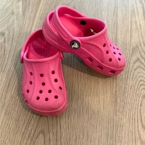 Toddler hot pink crocs size (8)
